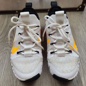 nike training metcon sneakers in white and orange